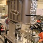 Assemblage du spectrometre dans le hall de montage de l'atelier